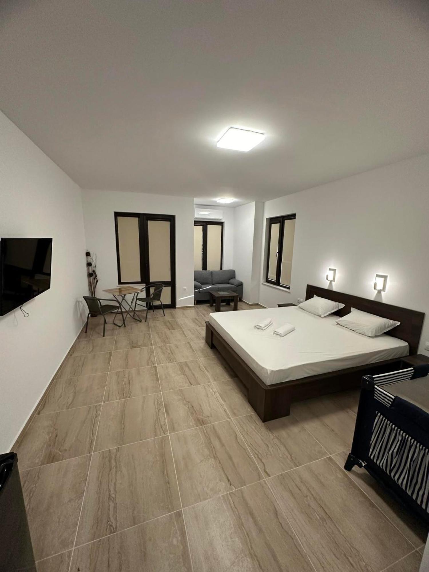 St George Apartcomplex シュコルピロフツ エクステリア 写真