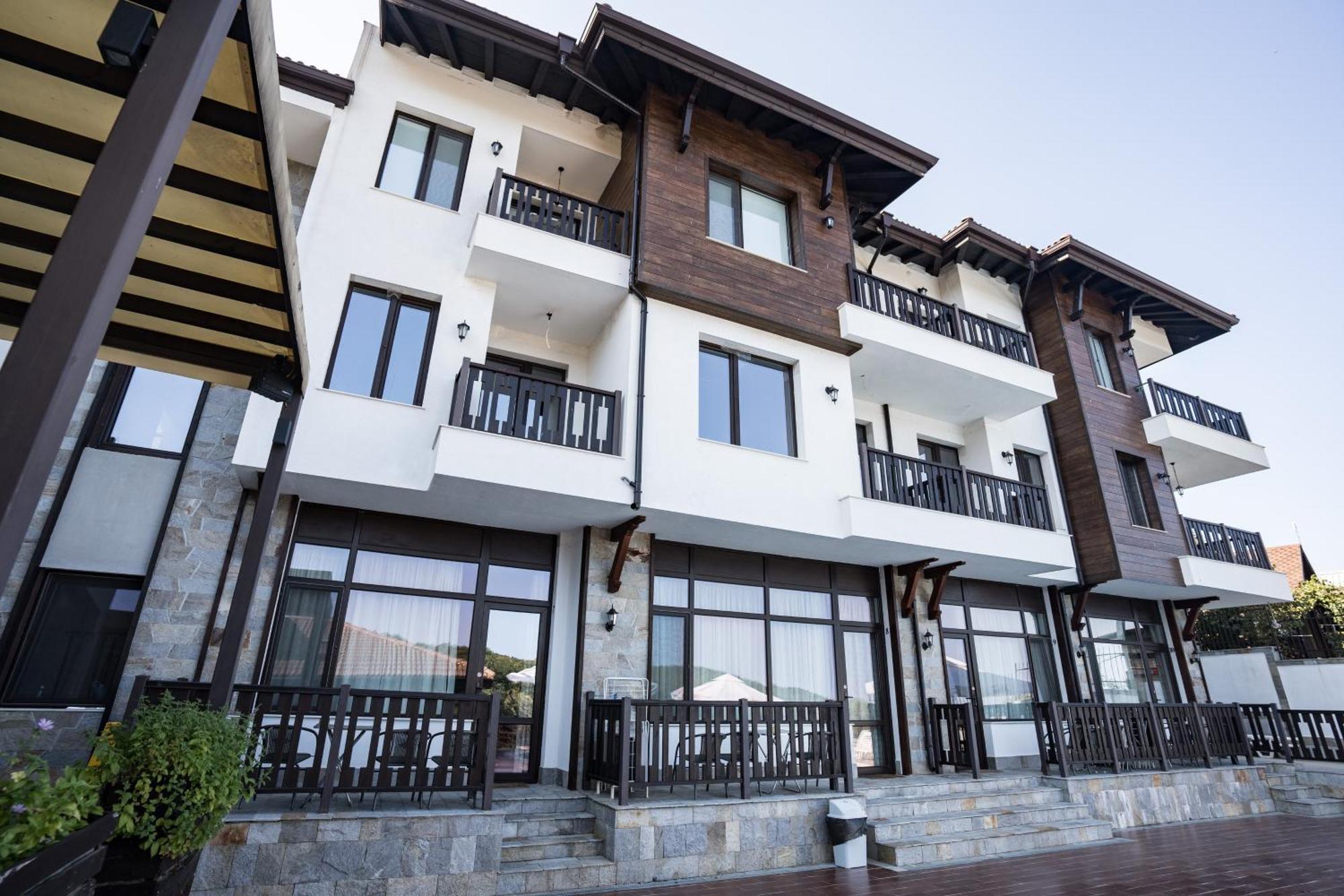 St George Apartcomplex シュコルピロフツ エクステリア 写真